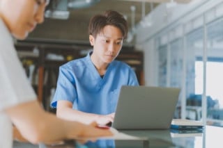 慢性的な人手不足と働き方改革の流れ 慢性的な人手不足と働き方改革の流れ