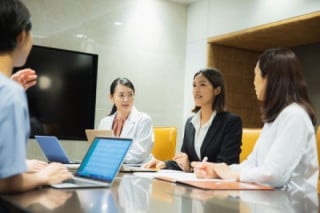 福祉制度や施設ルールの属人化と新人教育の負担 福祉制度や施設ルールの属人化と新人教育の負担