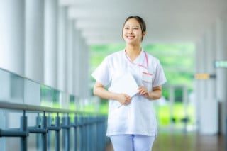 【求職者向け】給与・シフト・職場環境の疑問を解消し、採用強化