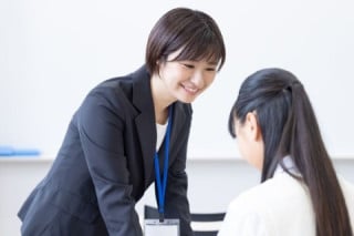 【講師求職者向け】給与・コマ手当・シフトの不安を解消し、応募へ誘導