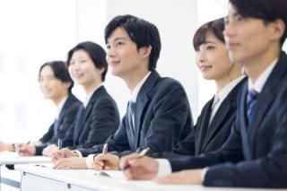 扶養認定ルールや給付金制度の複雑化と属人化