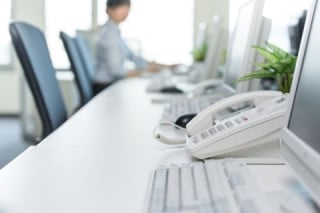 人手(担当者)の追加はコストが増大する 人手(担当者)の追加はコストが増大する
