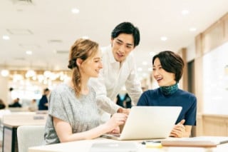多言語対応で外国人従業員もしっかりフォロー 多言語対応で外国人従業員もしっかりフォロー