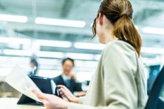 同じような質問・初歩的な問い合わせの重複による業務中断 同じような質問・初歩的な問い合わせの重複による業務中断