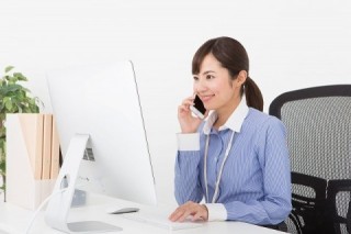 有料CMSや制作会社へ委託したときは、操作方法を電話やメールで気軽に聞けるので、ホームページ担当者の退職後も引き継ぎしやすい 有料CMSや制作会社へ委託したときは、操作方法を電話やメールで気軽に聞けるので、ホームページ担当者の退職後も引き継ぎしやすい