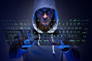 現在のサイバー攻撃のメインターゲットは大企業から中小企業へとシフトしている 現在のサイバー攻撃のメインターゲットは大企業から中小企業へとシフトしている