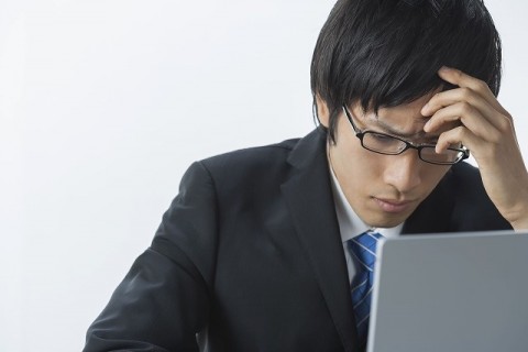 かつてのホームページ運営では、特定のタイミングで情報を表示・非表示したいときには、担当者が手作業で編集するしかなかった かつてのホームページ運営では、特定のタイミングで情報を表示・非表示したいときには、担当者が手作業で編集するしかなかった