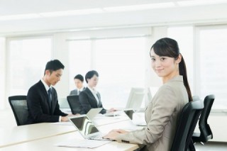 CMSではアカウントごとに編集権限を振り分けることができるので、カバナンスを保ちながらホームページ運営を多人数で分担できる CMSではアカウントごとに編集権限を振り分けることができるので、カバナンスを保ちながらホームページ運営を多人数で分担できる