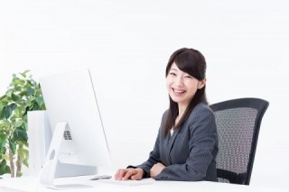 CMSを導入して自社更新すれば、制作会社に指示する手間が省け、経費申請をする必要もなくなる CMSを導入して自社更新すれば、制作会社に指示する手間が省け、経費申請をする必要もなくなる