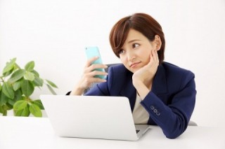 インターネットで顧客の情報収集能力が飛躍的に向上した昨今では、一方的な広告に対する拒否感が強まっている インターネットで顧客の情報収集能力が飛躍的に向上した昨今では、一方的な広告に対する拒否感が強まっている