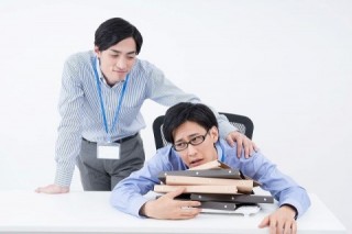 ホームページ編集のための専門知識を習得しようとすると、本来の業務がおろそかになってしまう ホームページ編集のための専門知識を習得しようとすると、本来の業務がおろそかになってしまう