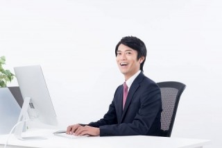 CMSを導入することで、本来の業務や経営などの重要度が高い仕事に労力と時間を振り向けられる CMSを導入することで、本来の業務や経営などの重要度が高い仕事に労力と時間を振り向けられる