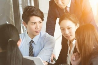 コンペ・相見積もり・指名発注のなかから、自社に適した方法を選ぼう! コンペ・相見積もり・指名発注のなかから、自社に適した方法を選ぼう!