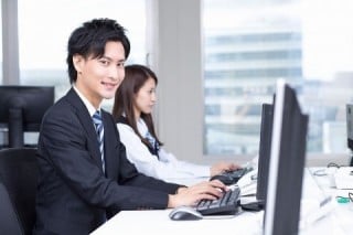 複数人のホームページ担当者で更新を分担すれば、負担も少なくなりコンテンツ追加でアクセス数も伸ばしやすい 複数人のホームページ担当者で更新を分担すれば、負担も少なくなりコンテンツ追加でアクセス数も伸ばしやすい