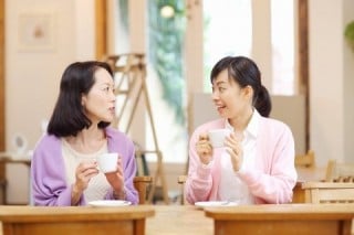 2.ひとりっ子家庭が多くなり、親も真剣に相談に乗るようになってきている 2.ひとりっ子家庭が多くなり、親も真剣に相談に乗るようになってきている
