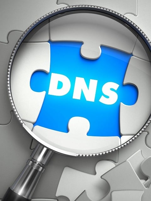 DNSサーバーはコンピュータとサーバー間を仲介する役割を果たしている