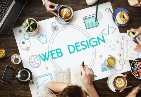 チラシや広告のデザインには長けたデザイナーでも、Webデザインは性質がまったく違うので難しく、結局はプロに依頼したほうがコストパフォーマンスが良い